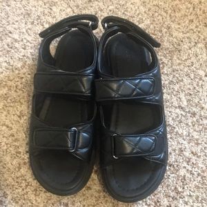 Forever 21 Black chunky sandals size 8